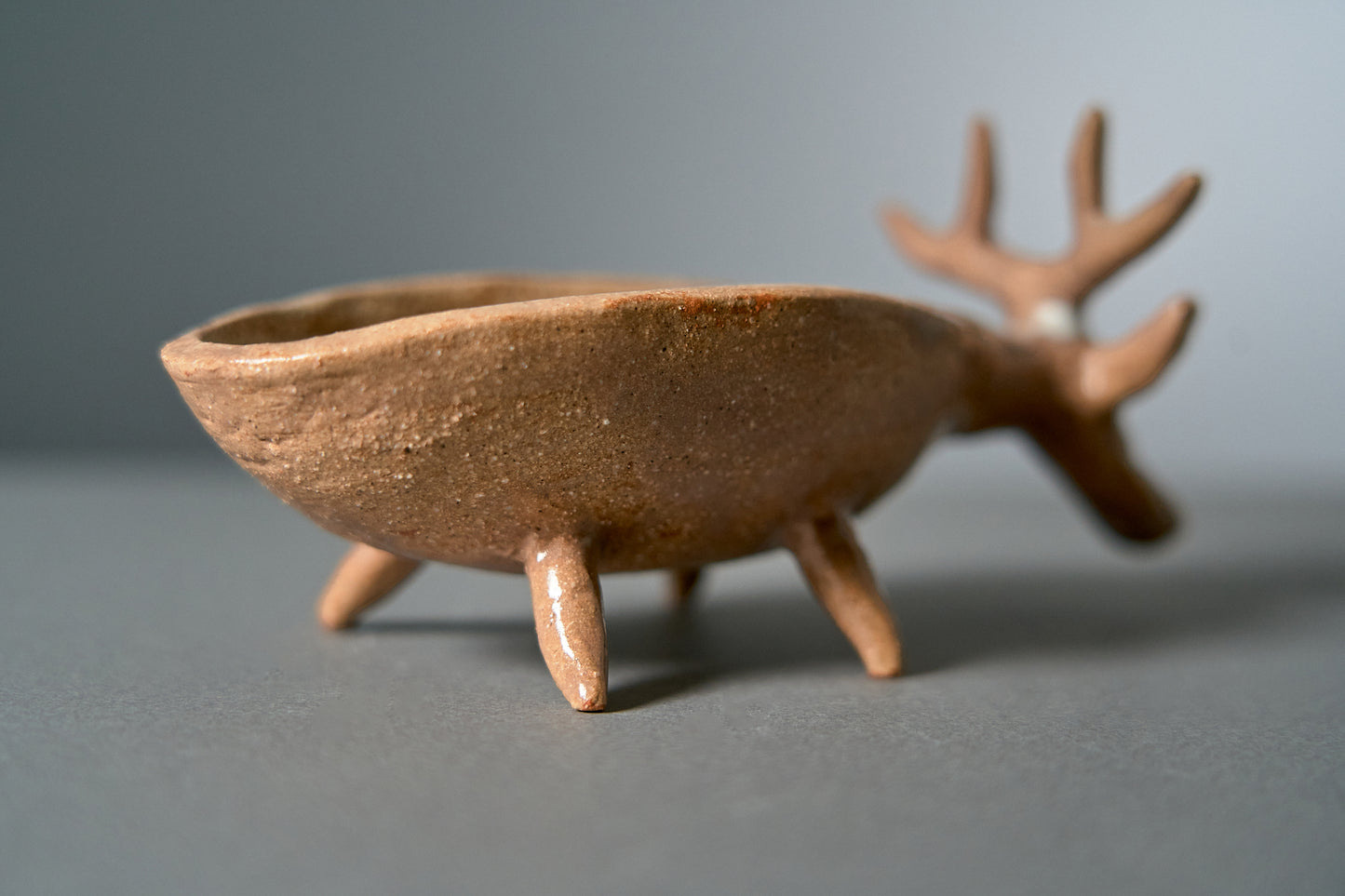 動物小物置き/シカ/灰白